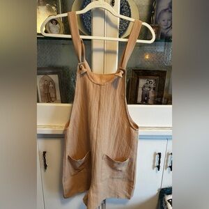 Tan Sleeveless Relaxed Shorts Jumper:Overalls size small